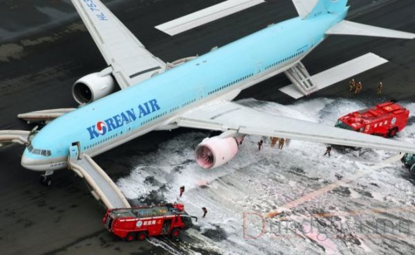 Солонгосын онгоцонд гал гарчээ