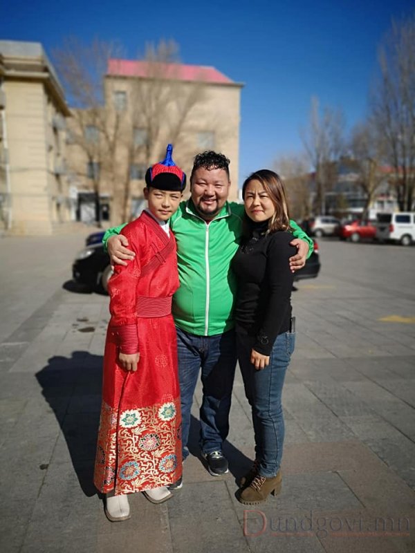 ӨВӨГ ДЭЭДСИЙНХЭЭ УРЛАГ, СОЁЛЫГ ДЭЭДЛЭСЭН ЭЭЖ, ХҮҮ ХОЁР  /Өмнөд Хятадын Юньнань мужаас ирсэн хөх толбот хүү Амин-Эрдэнэ гэсэн монгол нэртэй боллоо/