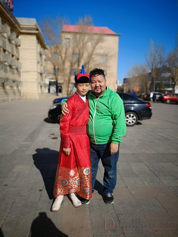 ӨВӨГ ДЭЭДСИЙНХЭЭ УРЛАГ, СОЁЛЫГ ДЭЭДЛЭСЭН ЭЭЖ, ХҮҮ ХОЁР  /Өмнөд Хятадын Юньнань мужаас ирсэн хөх толбот хүү Амин-Эрдэнэ гэсэн монгол нэртэй боллоо/